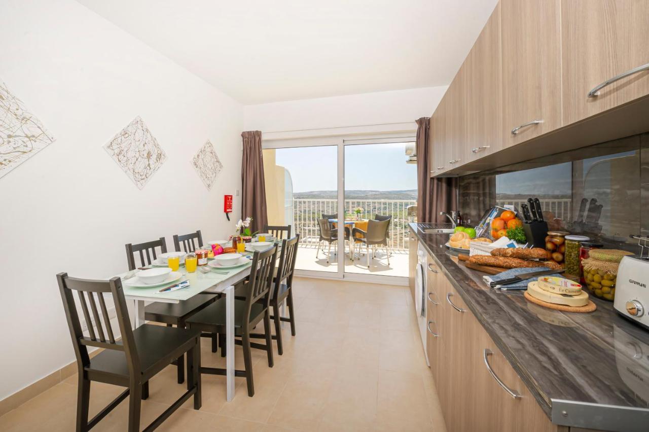 Summer Breeze Apartment With Panoramic Terrace - By Getawaysmalta Mellieha Exterior photo